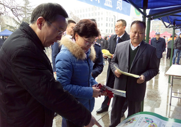 平凉市质监部门积极开展“3.15国际消费者权益日”宣传纪念活动